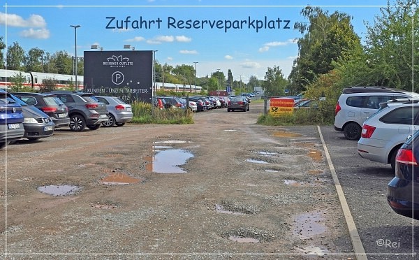 Parkplatz für Mitarbeiter und Reserve für Kunden