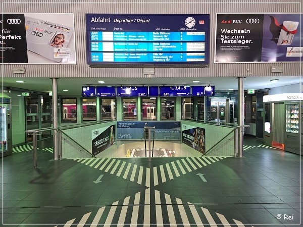 Hauptbahnhof Wolfsburg - Ostern