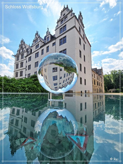 Schloss Wolfsburg Glaskugel und Spiegelung